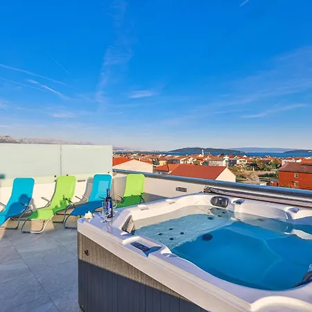 Luxury Carpe Diem, Roof Terrace With Jacuzzi Апартаменты *